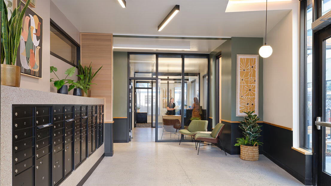 HOLST_GL_INT Lobby-8.jpg