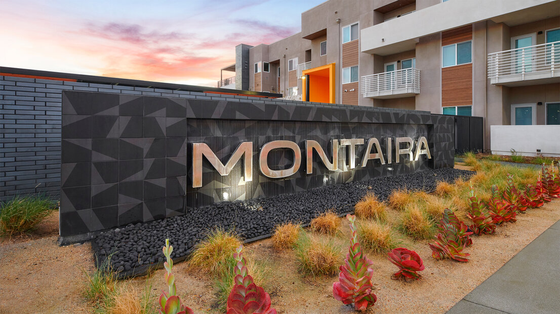 Montaira_monument sign.jpg